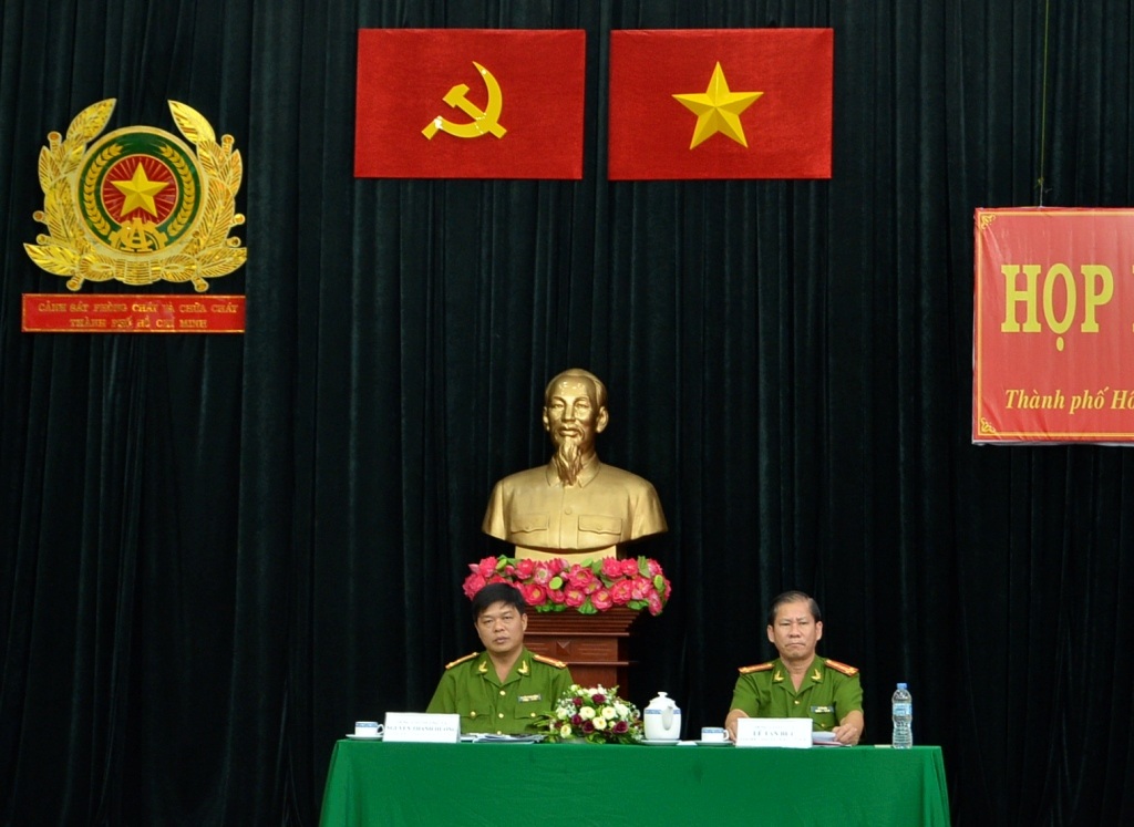Đại tá Lê Tấn Bửu và thượng tá Nguyễn Thanh Hưởng chủ trì buổi họp báo
