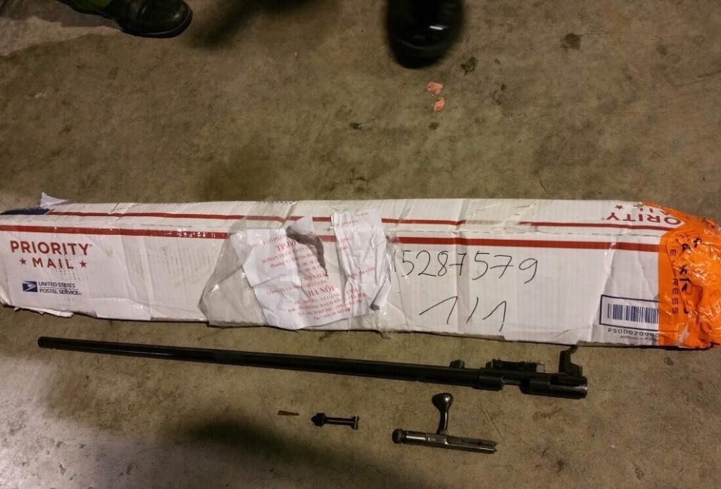 Các bộ phận tháo rời của khẩu súng mà Trung tâm an ninh hàng không phát hiện thu giữ