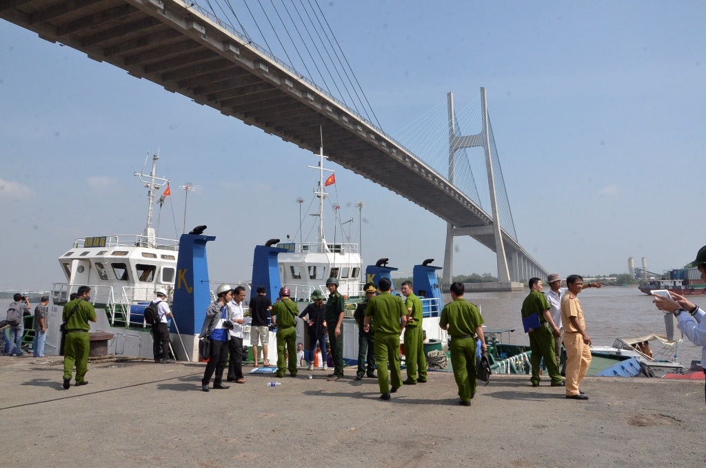 Lực lượng chức năng có mặt khám nghiệm hiện trường