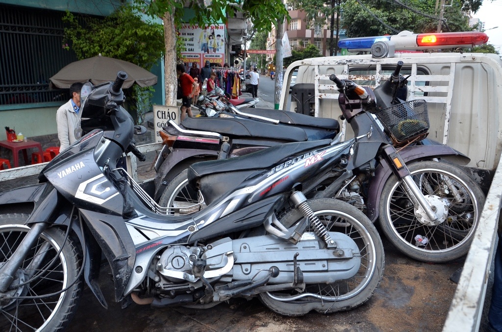 2 xe máy bị hư hỏng nặng