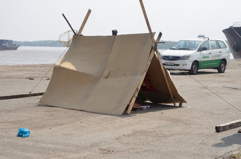 Thi thể nạn nhân bay xa gần 50 mét.