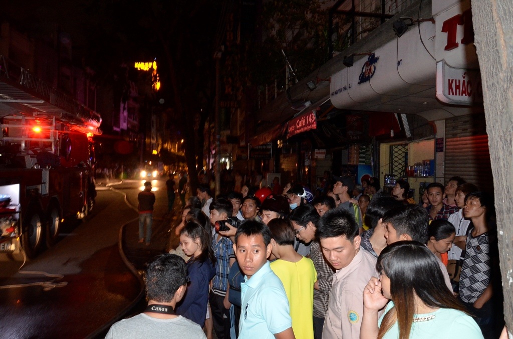 Vụ cháy khiến cả khu dân cư hoảng loạn