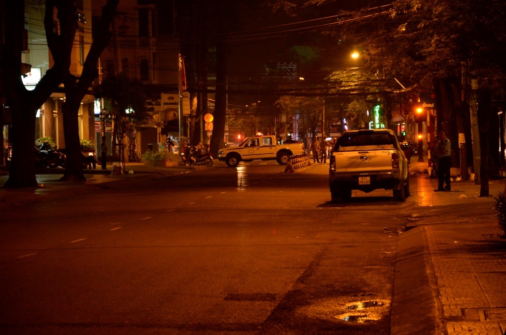 Nhiều tuyến đường xung quanh bị phong tỏa.