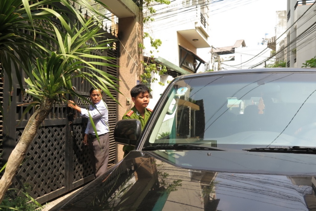 Công an khám xét nhà riêng của