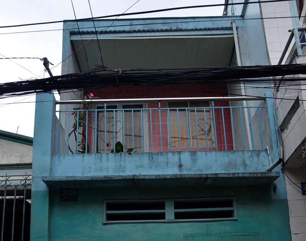 Lầu 2 căn nhà nơi phát hiện ông L. và bà T. nằm gục trên vũng máu