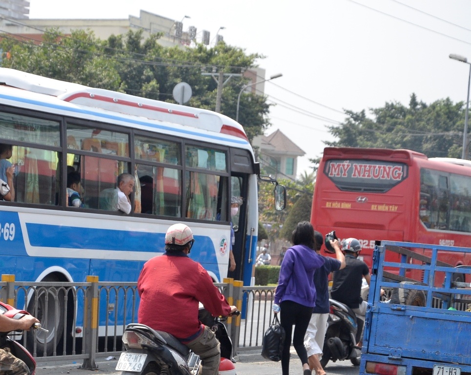 Tình trạng xe dù hoạt động nhộn nhịp trong các ngày cận Tết