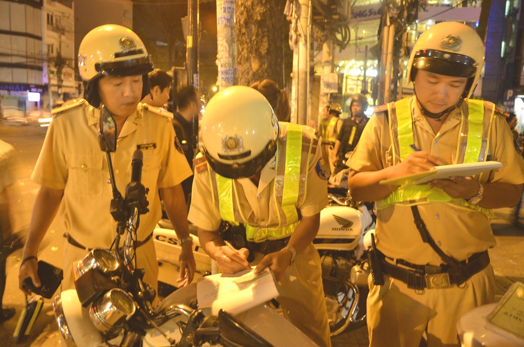 Sau đó công an đã lập biên bản tạm giữ phương tiện của người đàn ông này