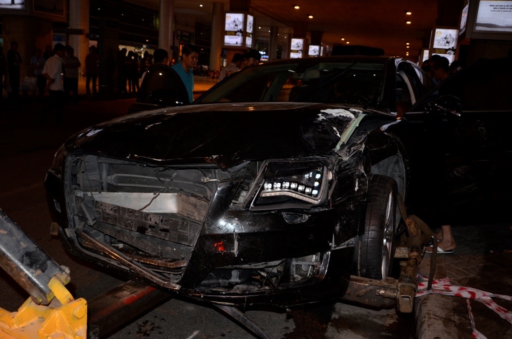 Đầu ô tô bị hư hỏng