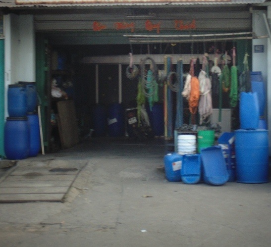 Cơ sở thu
gom rác thải công nghiệp nguy hại dưới hình thức thu mua phế liệu