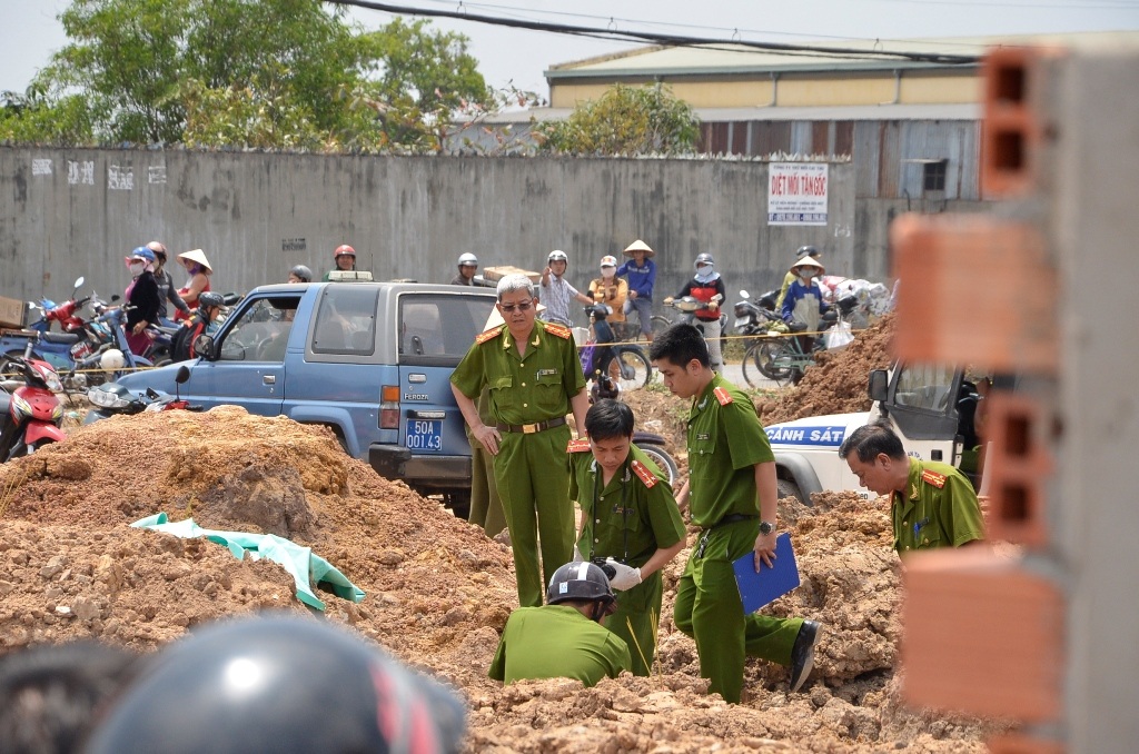 Công an khám nghiệm hiện trường phát hiện xác người bị cháy đen