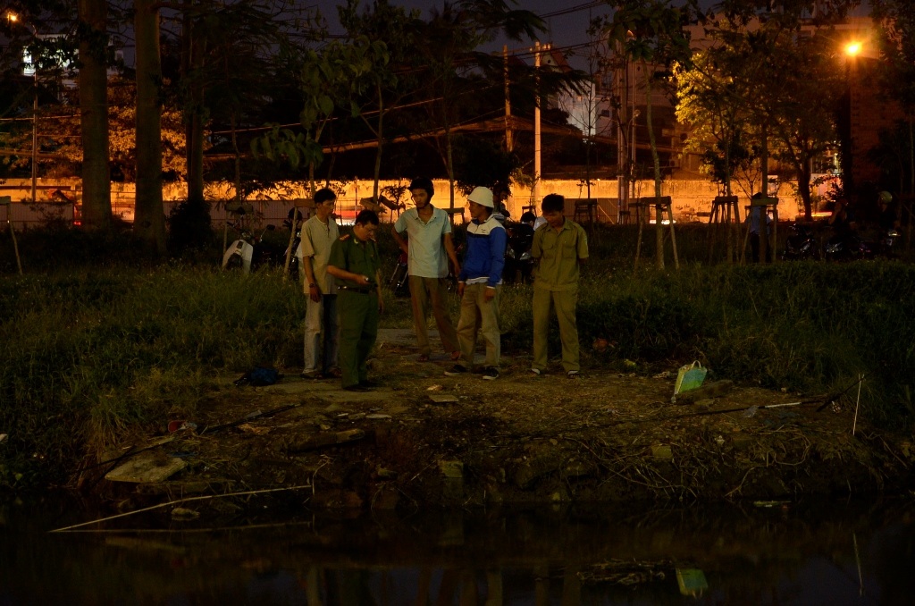 Công an khám nghiệm hiện trường vụ nổ