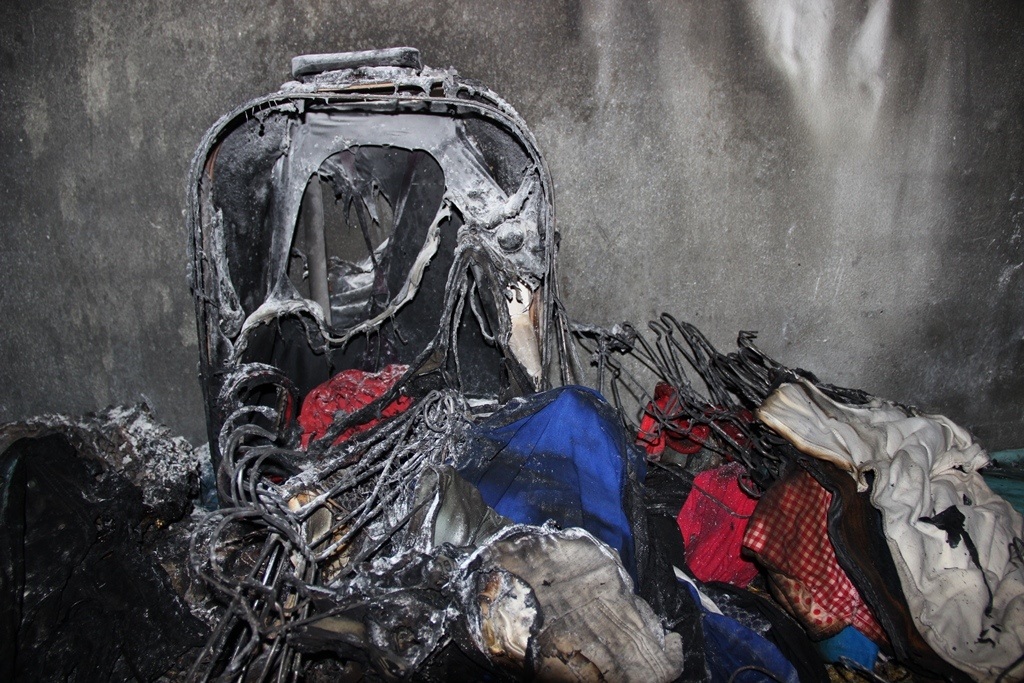 Trên gác và phòng bên cạnh cũng bị cháy lan