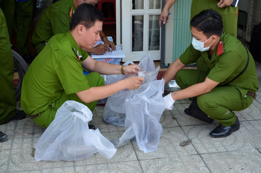 Công an thu giữ một số vật dụng để phục vụ công tác điều tra