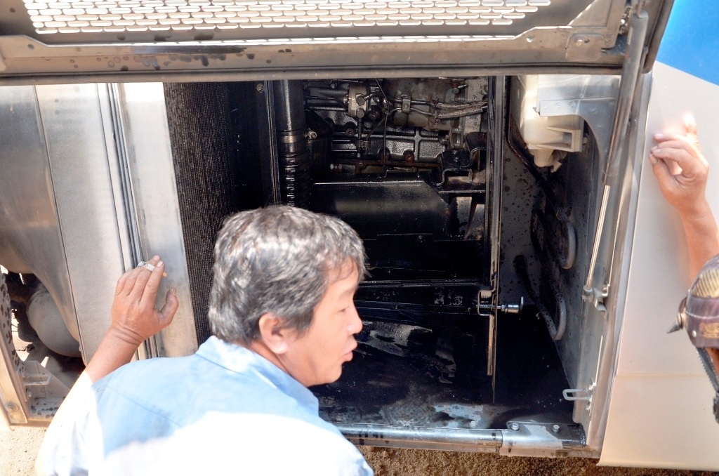 Nhớt vẫn tiếp tục chảy ra nhiều tại bộ phận máy.