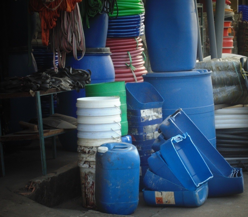 Cơ sở thu
gom rác thải công nghiệp nguy hại dưới hình thức thu mua phế liệu