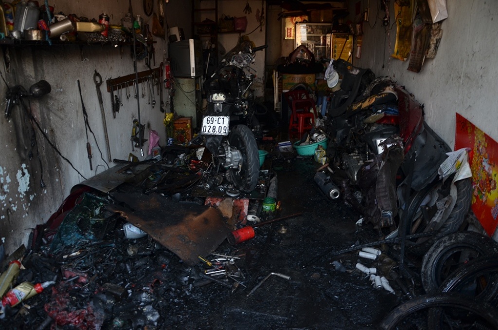 Nhiều tài sản bên trong ngôi nhà bị thiêu rụi