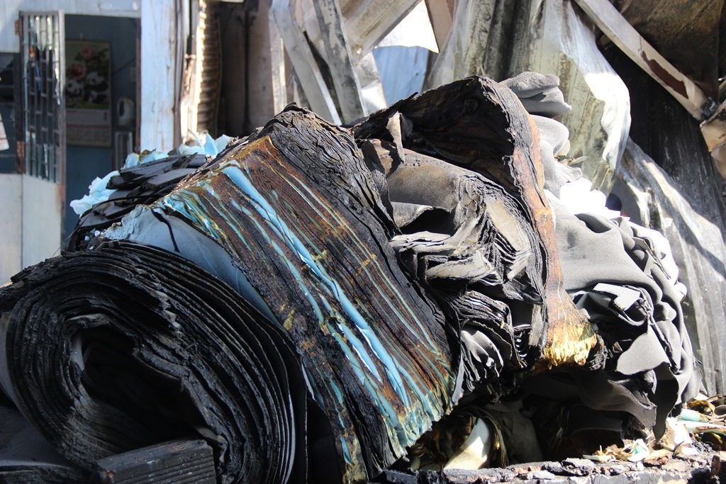 Các cuộn mút bị cháy xém