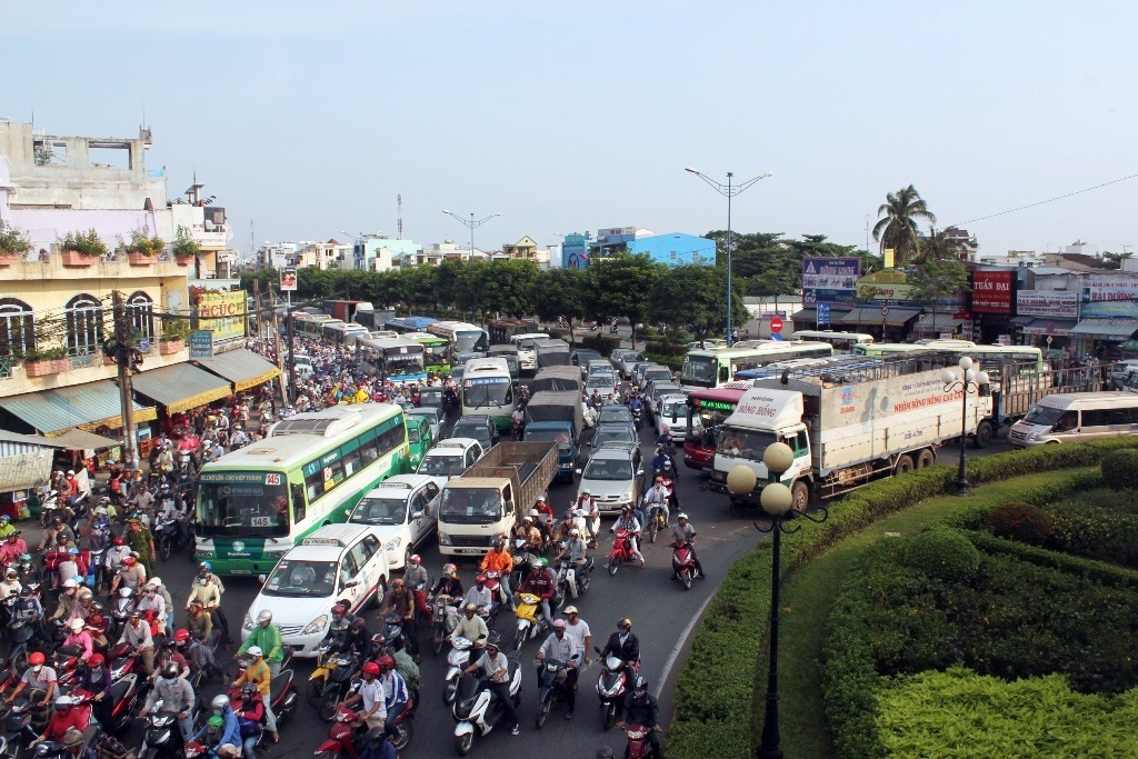 Nguyên nhân là xe ô tô vượt, chuyển hướng sai qui định, chạy quá tốc độ…