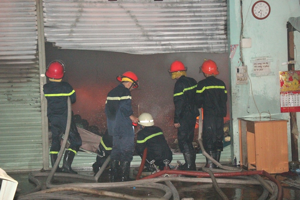 Tiếp cận sát đám cháy