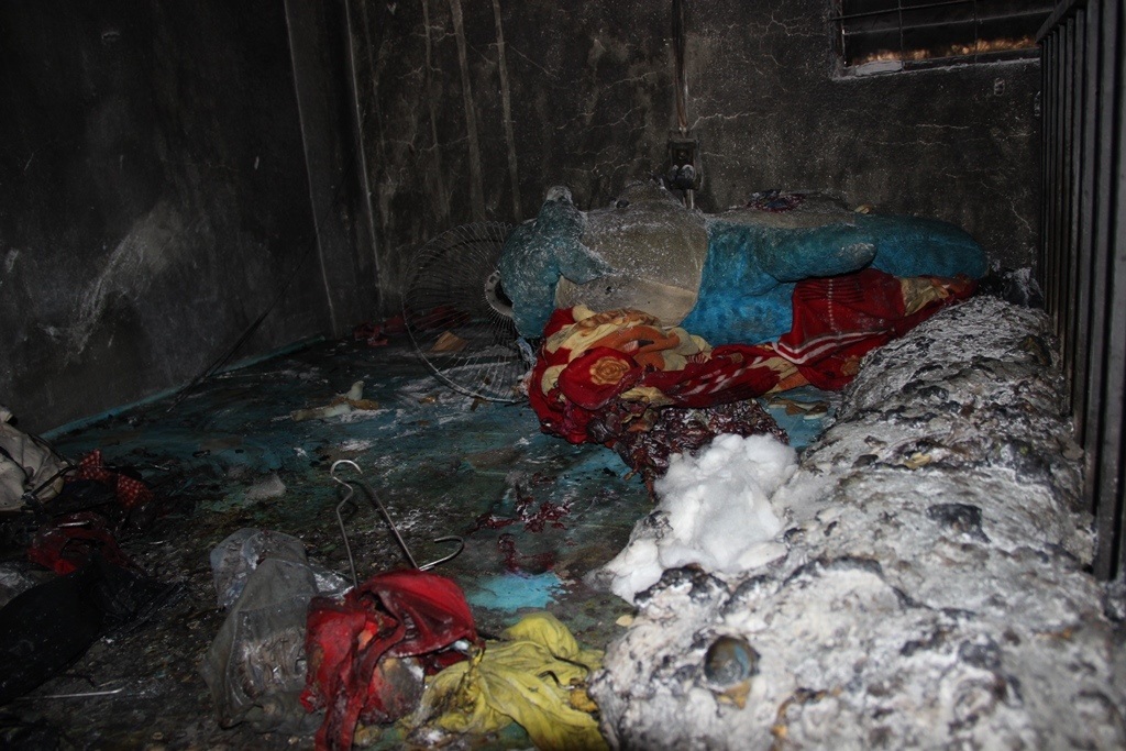 Nhiều đồ đạc trong phòng trọ bị cháy rụi