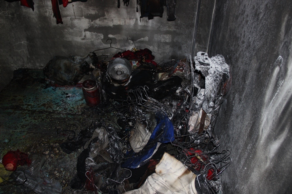 Nhiều đồ đạc trong phòng trọ bị cháy rụi