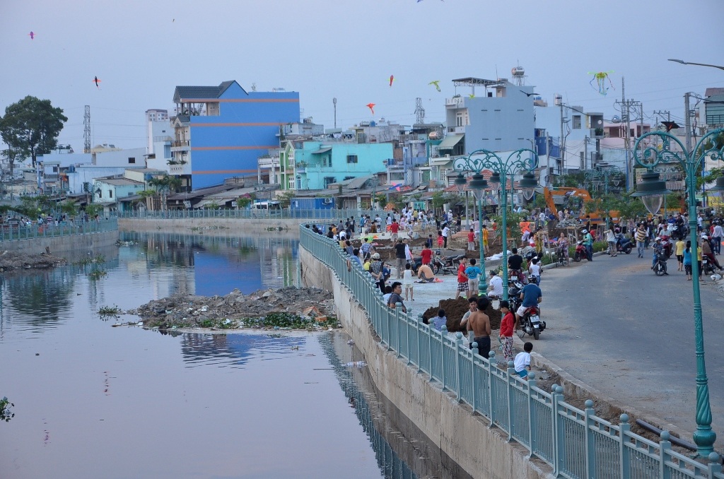 Một đoạn kênh Tân hóa - Lò Gốm qua quận 6 đã khang trang