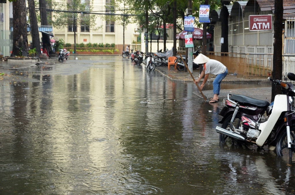 Buôn bán trong cảnh ngập nước