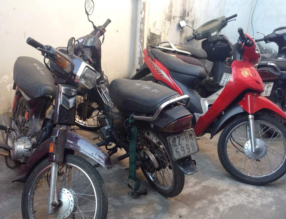 Các xe gắn máy mà nhóm đối tượng chưa kịp tháo rời