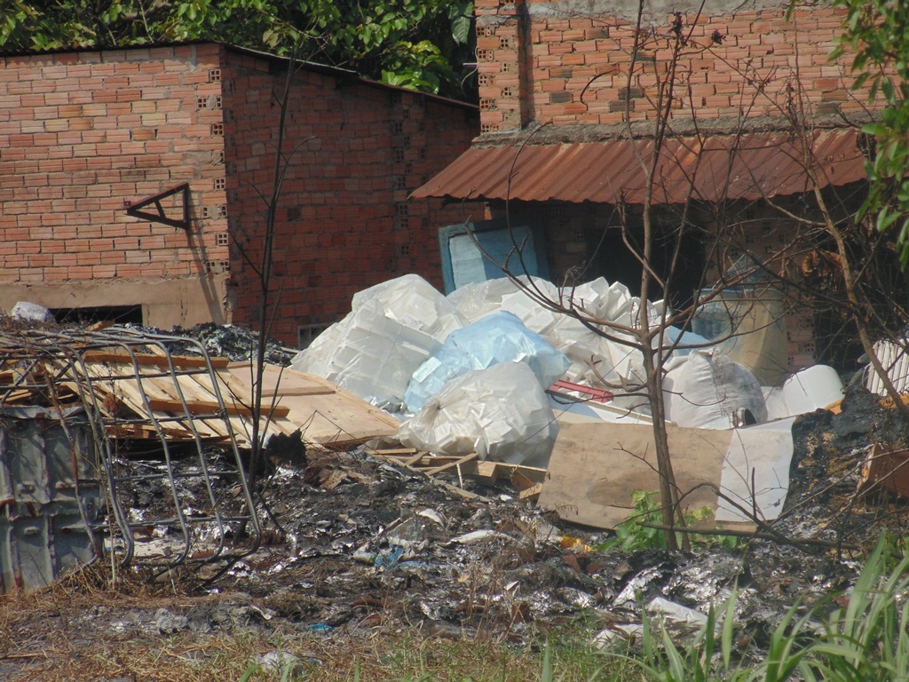 Đồng Nai: Dân chỉ biết kêu trời vì xưởng phế liệu gây ô nhiễm