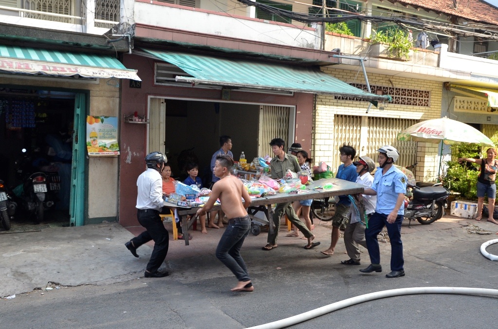 Người dân hốt hoảng di chuyển tài sản ra ngoài