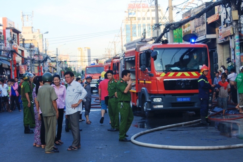 Lính cứu hỏa được điều đến hiện trường