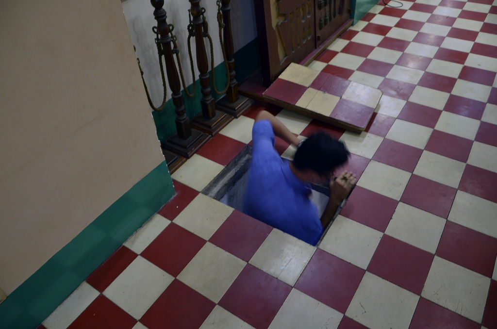 Thăm kho chứa 3 tấn vũ khí bí mật của Biệt động Sài Gòn - 5 Sơ đồ tổ chức ngôi nhà bên dưới có hầm chứa vũ khí.