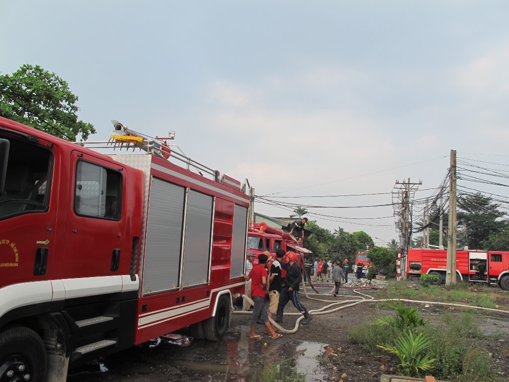 Xe cứu hỏa được điều đến hiện trường.