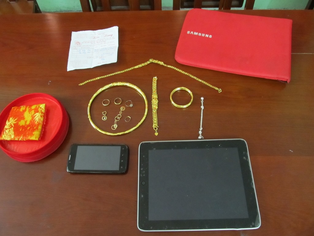 Tài sản giá trị mà công an thu giữ trong một vụ trộm gần đây