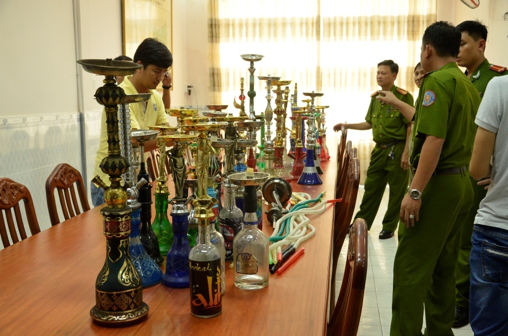 Công an thu giữ tổng cộng 50 bình shisha