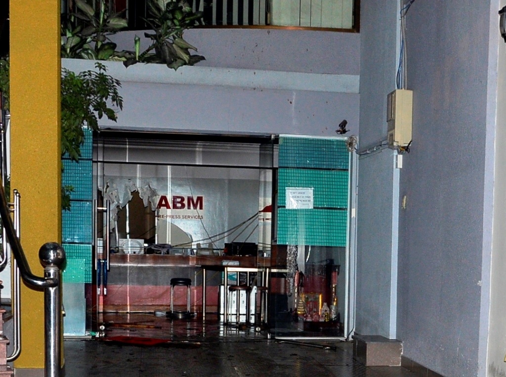 Nhiều đồ đạc bên trong bị cháy sém.