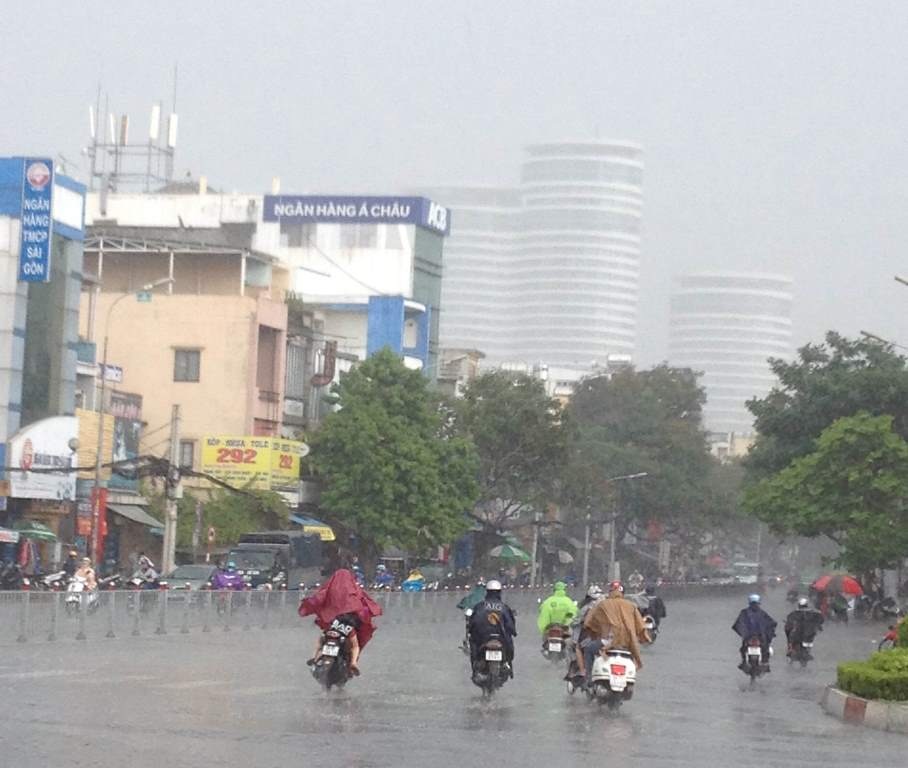 Cơn mưa trút nước vào chiều 28/5