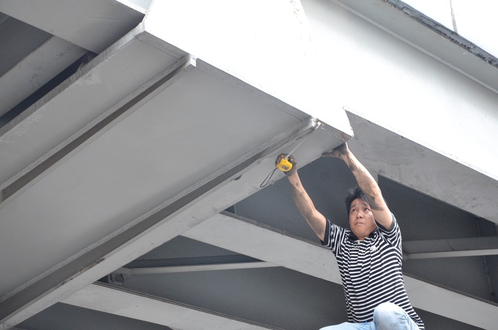 Đơn vị chức năng rào chắn để kiểm tra tình trạng của cầu