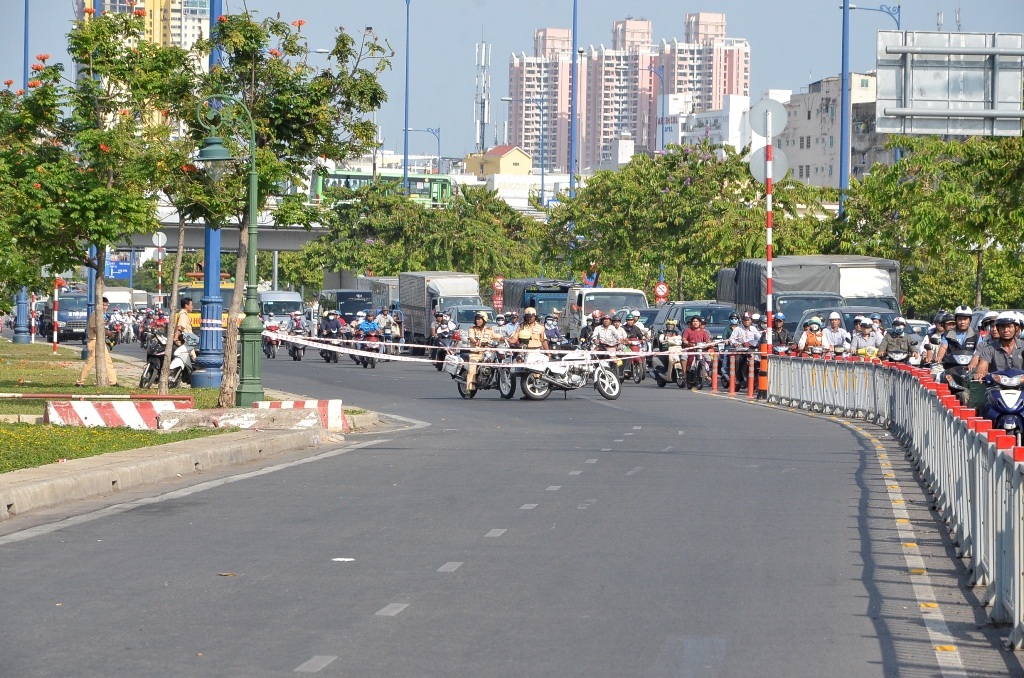 Làn đường dành cho xe máy bị phong tỏa