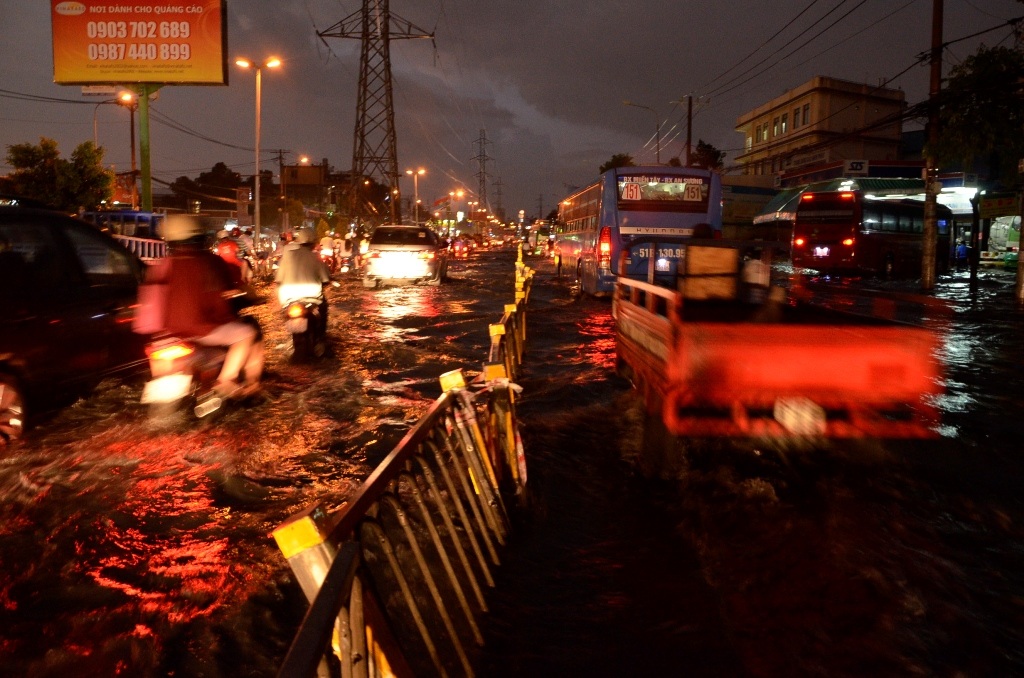 Nhiều khu vực ngập sâu sau mưa lớn