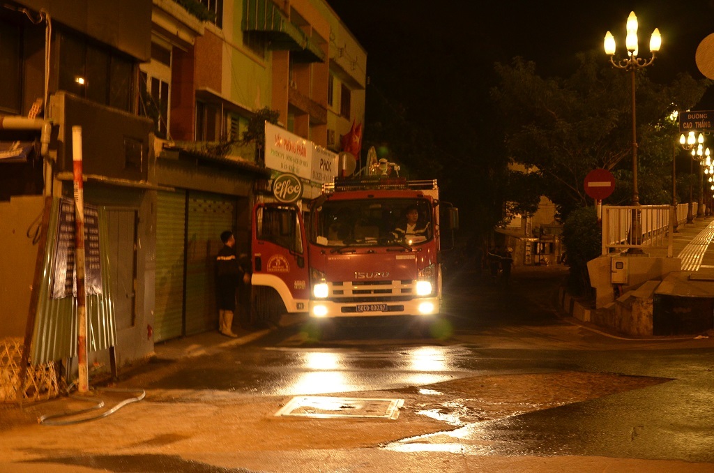 Xe cứu hỏa quận Bình Thạnh được điều đến hiện trường