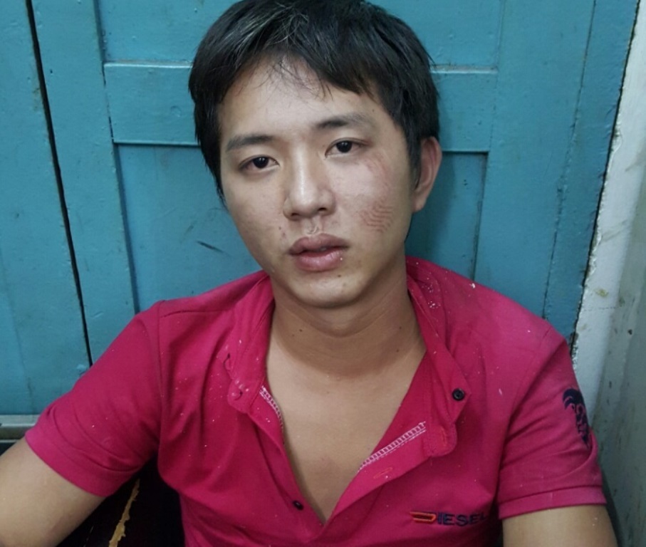 Cảnh sát hình sự khống chế tên cướp cố thủ trên nóc nhà dân - 1 Đối tượng Nguyễn Tuấn Tú tại cơ quan công an