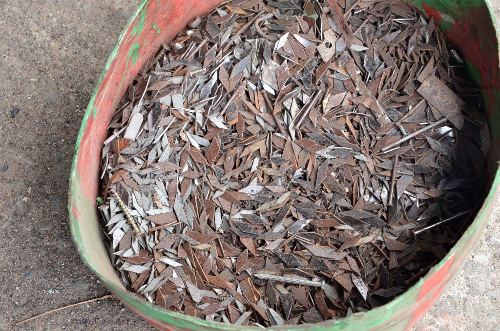 Số đinh hình thoi mà anh Phong vừa hút được trong thời gian gần đây