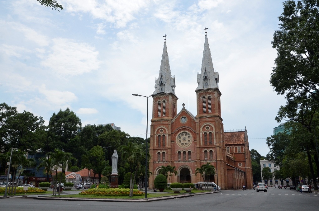 Toàn cảnh Nhà thờ Đức Bà 135 tuổi