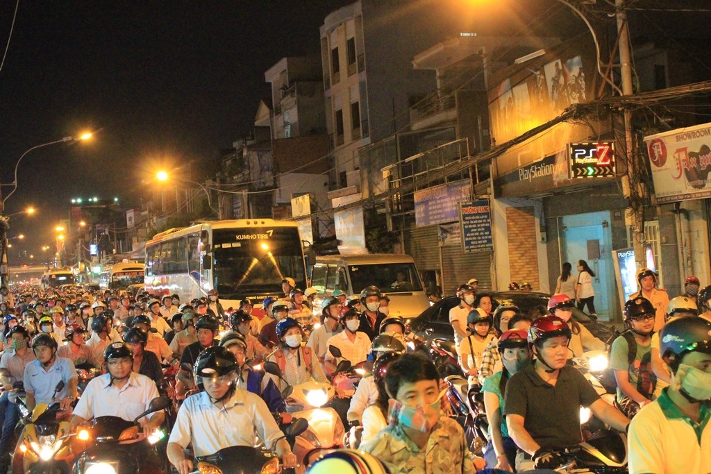 Vụ tai nạn khiến giao thông qua khu vực rối loạn.