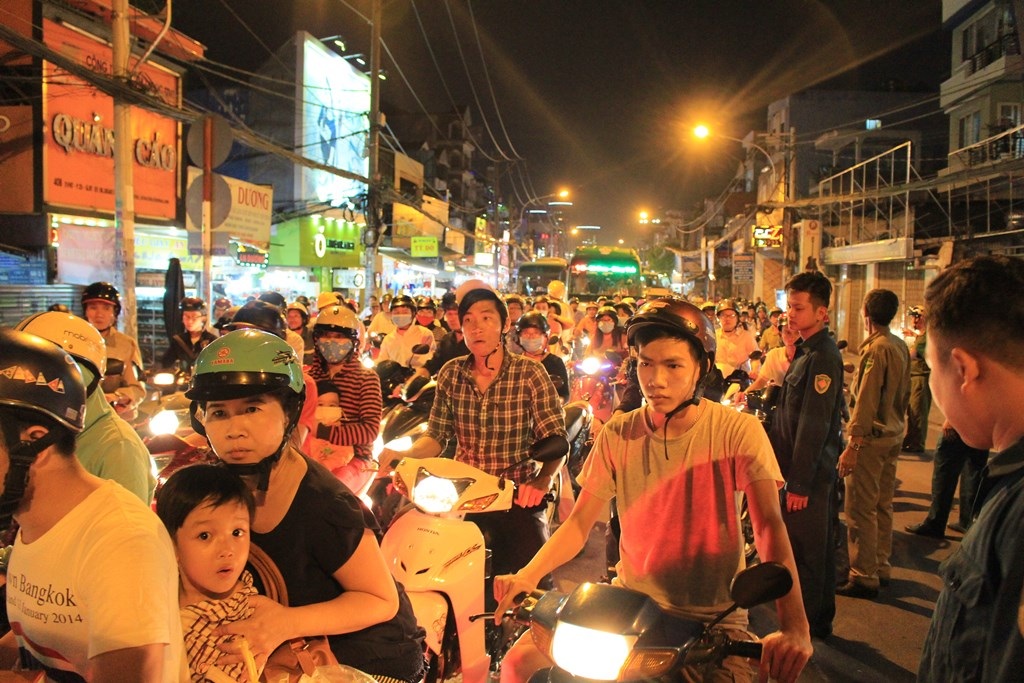 Vụ tai nạn khiến giao thông qua khu vực rối loạn.