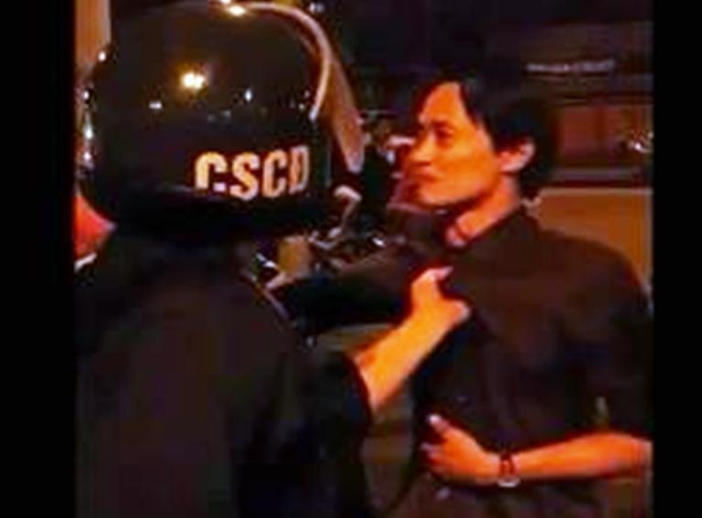 Công an TPHCM mời người dân bị cảnh sát cơ động túm cổ áo đến xin lỗi - 1 Công an TPHCM mời người dân bị cảnh sát cơ động túm cổ áo đến xin lỗi