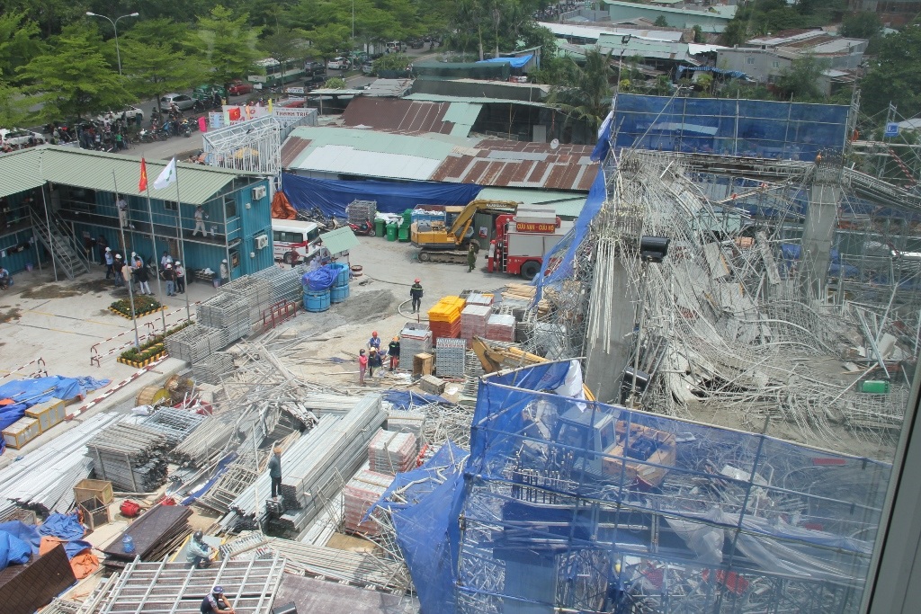 Hiện trường vụ sập giàn giáo nhìn từ trên cao