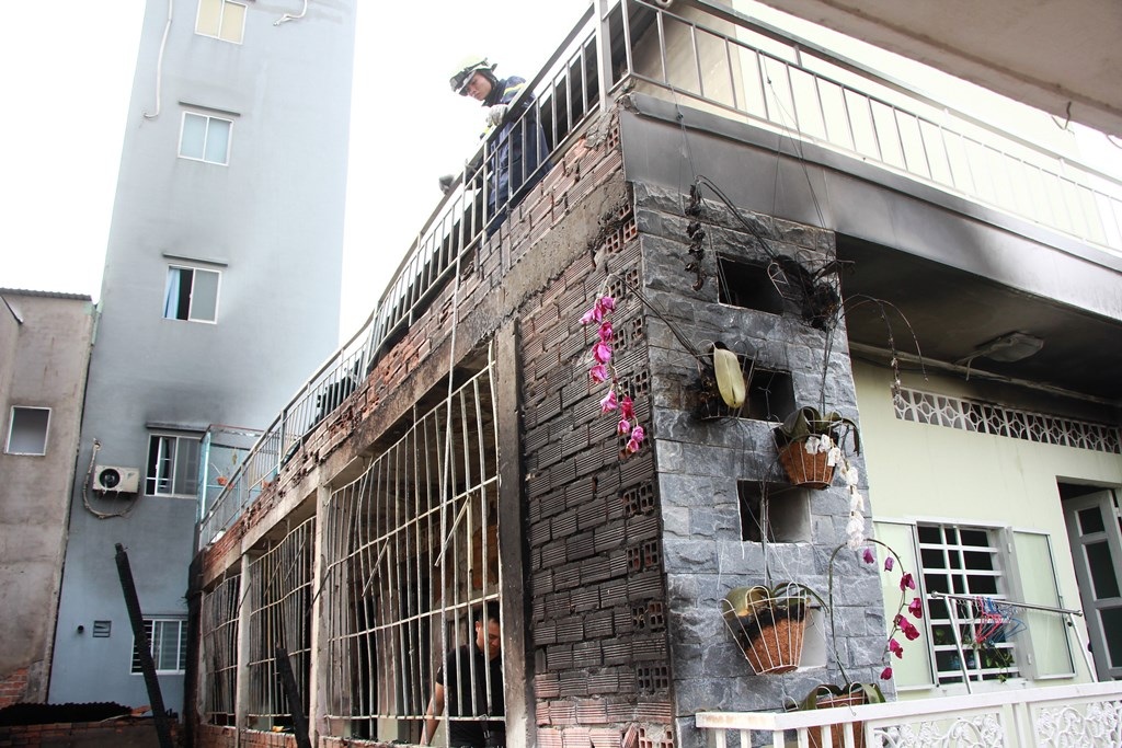 Căn nhà xảy ra cháy.