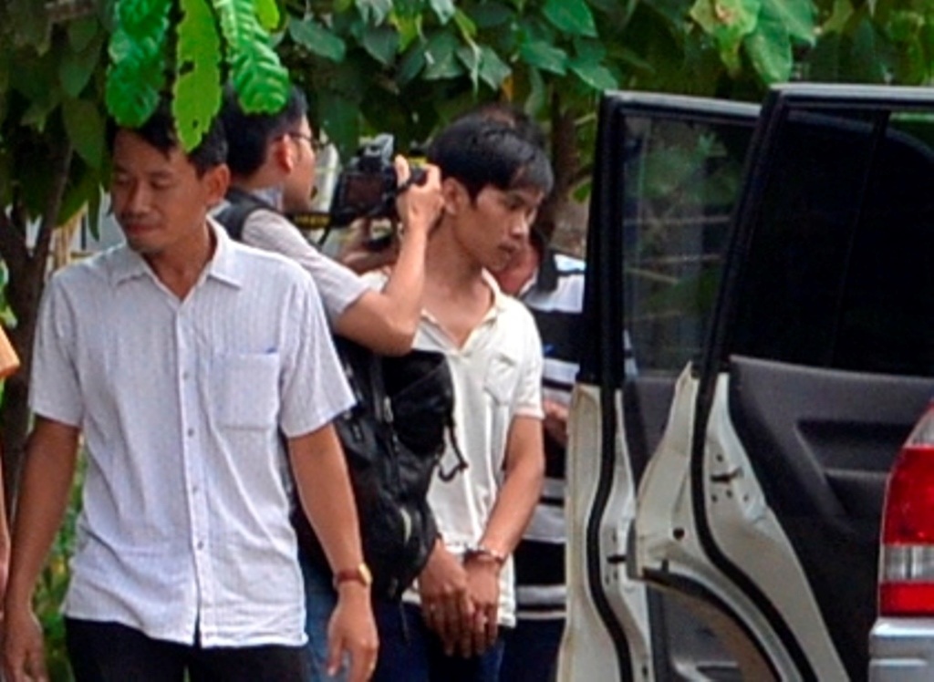 Đúng 10h sáng 11/7, công an áp giải Vũ Văn Tiến lên xe di lý về Bình Phước